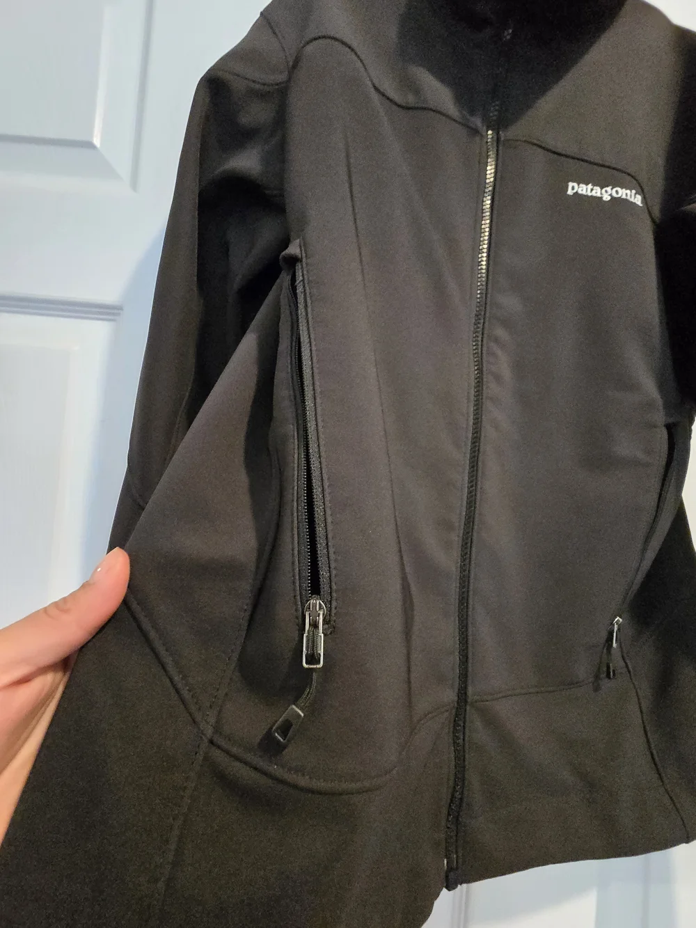 Patagonia Black Full-Zip Softshell Jacket - Picture 3 of 6